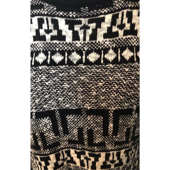 Poncho Gianni Bini Black and white oversized poncho style sweater with fringe si - Picture 15 of 15